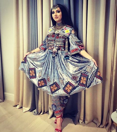 Pakistani Formal Dresses Simple, Afghan Wedding Dress, Pakistani Dresses Online Shopping, Colourful Makeup, Latest Pakistani Fashion, Folklore Fashion, Afghani Clothes, Floral Evening Dresses, Balochi Dress