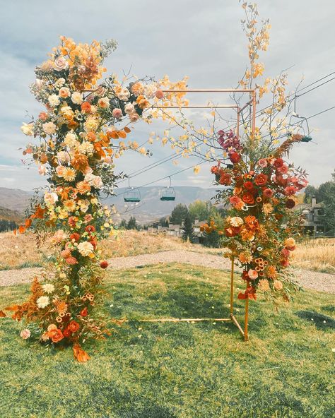 Lalé Florals (@laleflorals) • Instagram photos and videos Huppah Wedding Fall, Floral Chuppah Wedding, Fall Chuppah, Huppah Wedding, Chuppah Wedding, Floral Chuppah, Ceremony Arches, Anna Claire, Ceremony Arch