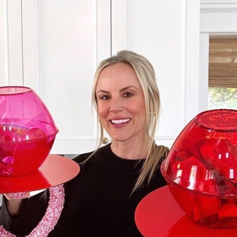 Jessie Jane Daye on Instagram: "Easy DIY Giant Ring Pop Valentine 💘 You can use any plastic bowl or paper plate with these Valentines. Get creative and fill with whatever you want. What you need: (2) 8-9” plastic bowls (1) 10” cake board or paper plate Red spray paint or paint Round or heart shaped wreath Hot glue Clear tape Directions: 1. Spray paint your cake board red or use any colored paper plate. 2. Attach one plastic bowl to the center of the cake board with hot glue. Fill with sweets or whatever you desire. 3. Attach second bowl with two pieces of clear tape. Flip over. 4. Hot glue circular wreath or heart shaped wreath to the center of the cake board with a generous amount of hot glue. Press down for 1-2 minutes and let dry for five minutes before flipping over. Notes: Diy Giant Ring Pop, Giant Ring Pop, Ring Pop Valentine, Heart Shaped Wreath, 10 Cake, Red Spray Paint, Heart Shaped Wreaths, Ring Pop, Clear Tape