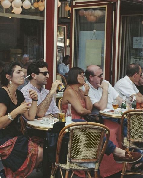 Vintage Summer Fashion, Paris 1900, Parisian Bistro, Classy People, Paris Summer, Movie Shots, Paris Cafe, Living In Paris, Paris Photography