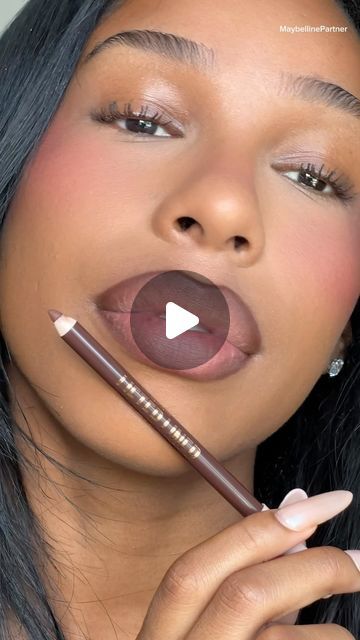 Schae B on Instagram: "Drugstore lip combo to try for later 🤎 using the new @maybelline lifter liner in shade 01 cross the line. I’ve been searching high and low for a good long lasting, affordable lip liner and I found it 🔒 have you found a good drugstore lip liner yet? #espresso #brownlipcombo #lipcombo #glossylips #MaybellinePartner #Babelline #lipliner" How To Lip Line Your Lips, How To Choose Lip Liner Color, Best Lip Liner Drugstore, Lip Liner And Lipstick Combos Drugstore, How To Use Lip Liner For Fuller Lips, Lip Combos Drugstore, Drugstore Lip Liner, Good Lip Combos, Lip Liner Combo