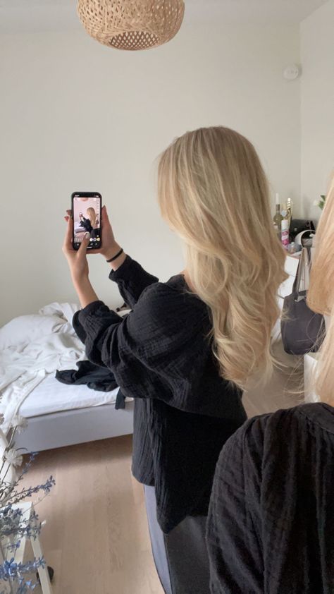 Hair Styles Old Money, Stockholm Hair, Short Length Hair, Perfect Blonde Hair, Bright Blonde Hair, Beige Blond, Aesthetic Hairstyles, Light Blonde Hair, Blonde Hair Inspiration