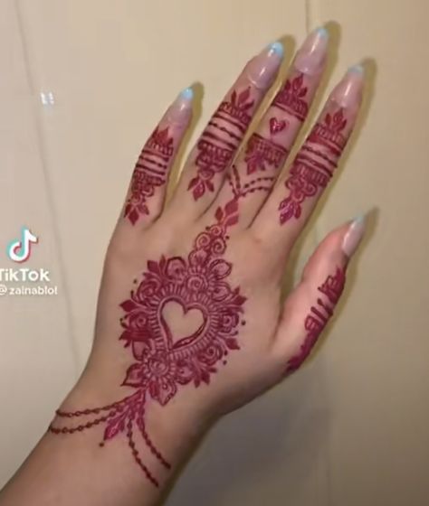 Mehendi Heart Designs, Henna Heart Designs, Heart Mehndi, Heart Henna, Henna Jewelry, Henna Flower Designs, Henna Flower, Cute Henna Designs, Henna Style Tattoos