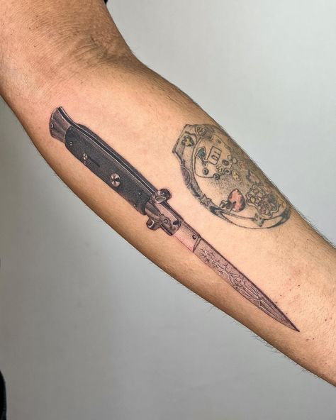 custom switchblade thank you for the time & trust julissa 😎😎 0803rl, 1x7.5in, 4 hours i think?? | Instagram Blade Tattoo Men, The Last Of Us Switchblade Tattoo, Switchblade Tattoo Design, Switchblade Tattoo, Traditional Switchblade Tattoo, Switch Blade Tattoo, Broadsword Tattoo, Blade Tattoo, Latest Tattoo Design