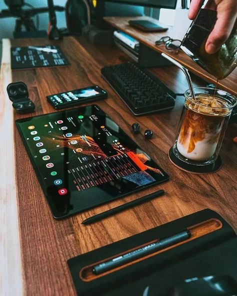 Click visit for more info | #workspaces #setupwars #setuptour #setupinspiration #onmydesk #officesetup #officeinspo #officegoals #officedesign #officedecor #office #minimalsetups #macsetup #dreamsetup #desktour #deskgoals #cleansetups #applesetup #appledesign #workspace #techsetup #workfromhome Computer Desk Setup, Home Studio Setup, Desktop Setup, Small Home Offices, Apple Technology, Gaming Room Setup, Workspace Design, Pc Setup, Studio Setup