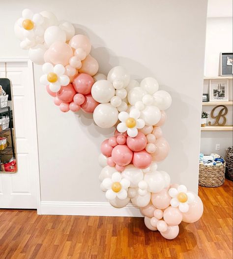 Daisy Balloon Arch, Daisy Balloon Garland, Balloons Rose Gold, Daisy Baby Shower, Flower Birthday Party, 1st Birthday Girl Decorations, Balloon Arch Kit, Idee Babyshower, Daisy Party