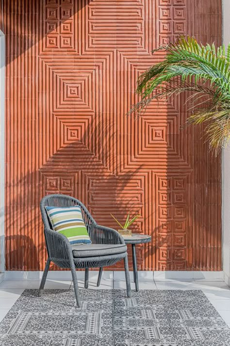 Wall Cladding Texture, Courtyard Furniture, Africa Design, Modern Courtyard, Cladding Design, Studio 17, Tile Cladding, Wall Tiles Design, Courtyard Design