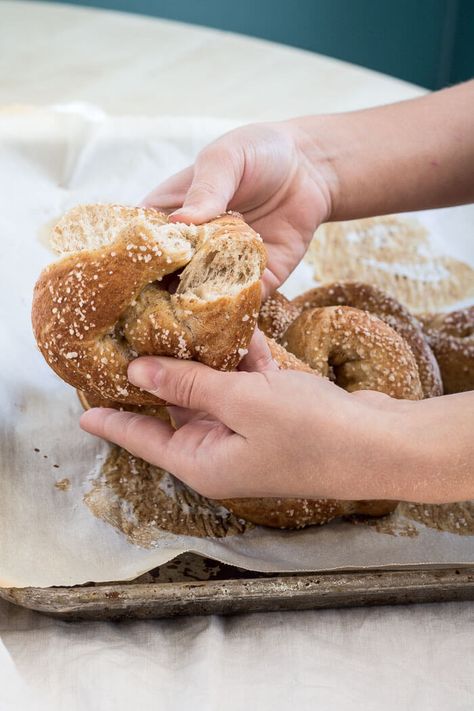 Soft Whole Wheat Pretzels - an easy vegan recipe by www.infinebalance.com Whole Wheat Soft Pretzel Recipe, Whole Wheat Pretzel Recipe, Kamut Recipes, Whole Wheat Bagel, Vegan Breads, Pretzel Recipe, Soft Pretzel Recipe, Weekly Recipes, Wheat Recipes