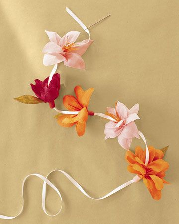 Garland made with Martha Stewart's "crepe-paper" flowers.  I don't like the bitch but these flowers are incredible.  The tutorial is spotless and everyone should be making these instead of using cut flowers by now! Paper Flowers Diy Wedding, Crepe Paper Garland, Crepe Paper Flowers Diy, Paper Flower Garlands, Party Girlande, Diy Flores, Garland Diy, Crepe Paper Flowers, Floral Tape