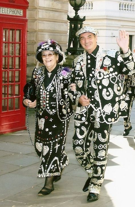 Pearly Queen, Hokey Pokey, British Culture, Rule Britannia, Button Fashion, Royal Family England, Kings And Queens, Piccadilly Circus, Queen Band