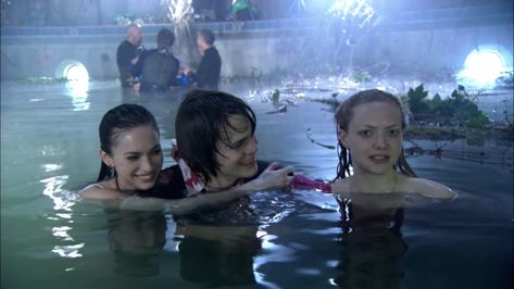 behind the scenes The Scene Aesthetic, Horror Movie Scenes, Scene Aesthetic, Body Cast, Jennifer's Body, Scary Movies, Film Movie, Horror Films, Movie Scenes