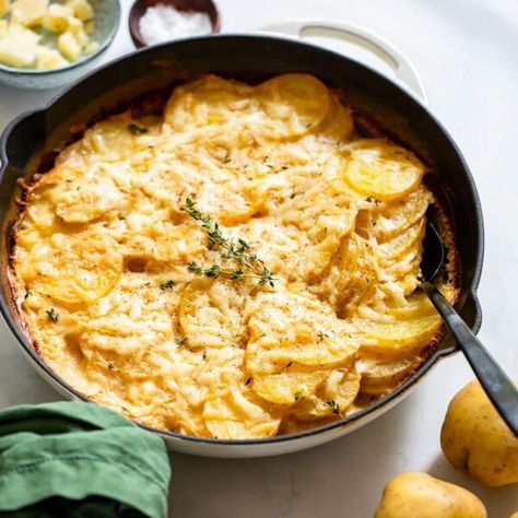 Creamy, cheesy scalloped potatoes are a classic side dish for Easter, Thanksgiving, and Christmas. Our low fat scalloped potatoes recipe gets a healthier makeover by using reduced fat cheese and milk that tastes just as delicious as the traditional version. Potatoes In Skillet, Baked Scalloped Potatoes, Easy Scalloped Potatoes Recipe, Cheesy Scalloped Potatoes, Scalloped Potatoes Easy, Scalloped Potatoes Recipe, Scalloped Potatoes Cheesy, Gluten Free Potatoes, Low Fat Cheese