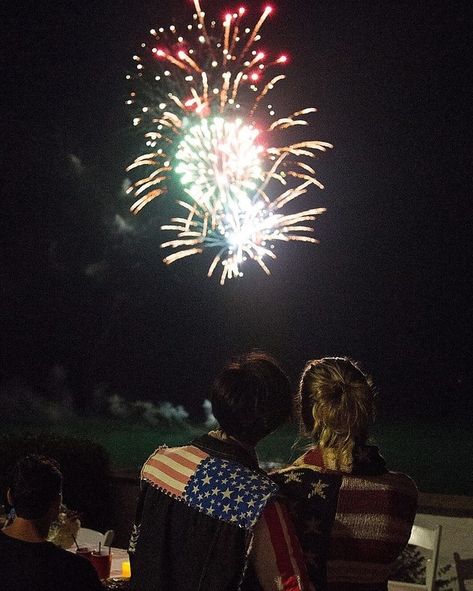 Ruby and Harley's fireworks photo is actual goals. Taylor Swift 4th Of July, Taylor Swift House, Taylor Swift Kiss, Fourth Of July Pics, July Inspiration, Fireworks Pictures, Fireworks Photo, Fourth Of July Party, Photos Of Taylor Swift