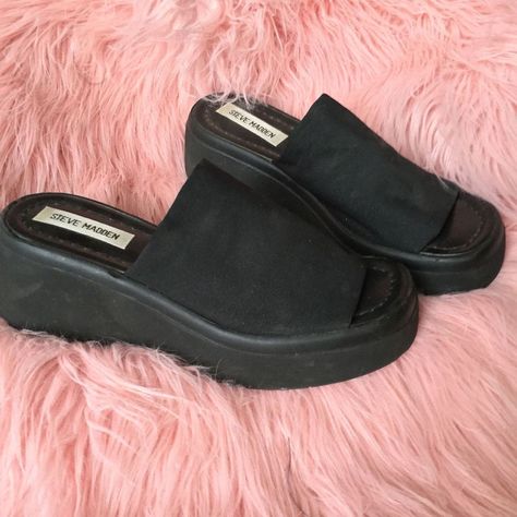 90s Shoes That Will Make You Nostalgic – Throwback Shoes: Steve madden slip on’s Supernova Empath, Steve Madden Slides, 90s Shoes, 00s Style, Childhood Memories 90s, Cher Horowitz, Sneaker Outfits, Dr Shoes, 90's Fashion