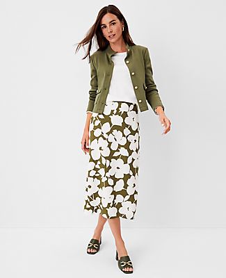 Summer Skirt Outfits Work, Women’s Skirt Outfits, Fashion Inspo Outfits Summer Modest, Above The Knee Skirt, Petite Skirts, Petite Clothes, Clothing Styles For Women Over 50, Floral Skirts, Skirts Outfits