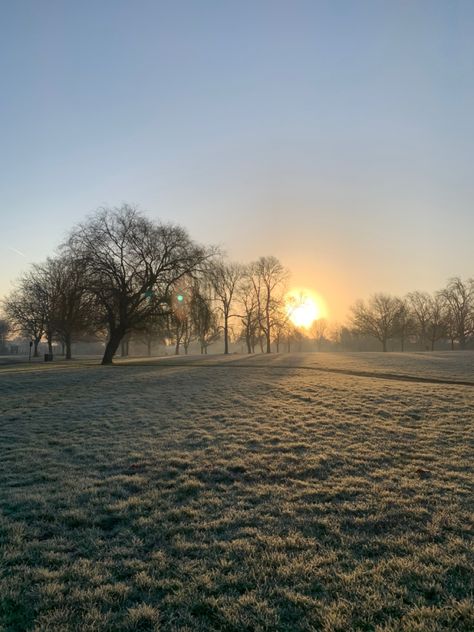 Morning Art Aesthetic, Early Morning Walks Aesthetic, Early Morning Run Aesthetic, Early Spring Aesthetic, Early Morning Aesthetic, Gray Morning, Morning Outside, Morning Aesthetics, Early Morning Run