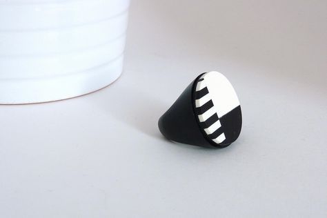 Ring | Polymerclay top in black and white. The ring base is … | Flickr Fimo Rings, Rings Diy, Polymer Clay Ring, Fimo Jewelry, Stone Art Painting, Sculpey Clay, Minimal Accessories, Polymer Jewelry, Clay Jewelry Diy