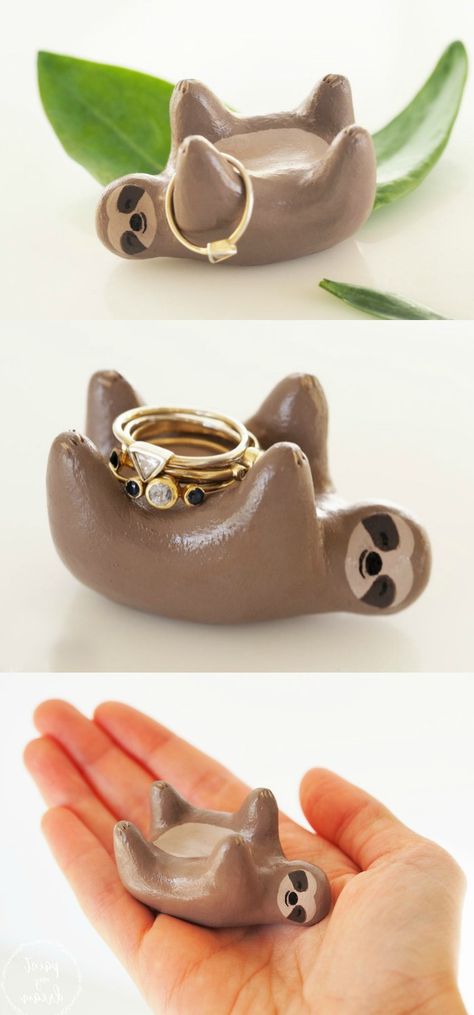 Clay Jewellery Holder Rings, Fimo Ring Holder, Clay Rings Holder, Clay Crafts For Jewelry, Clay Art Ring Holder, Clay Things To Make Aesthetic, Cute Jewelry Holders Diy Clay, Air Clay Ring Holder, Clay Sloth Diy