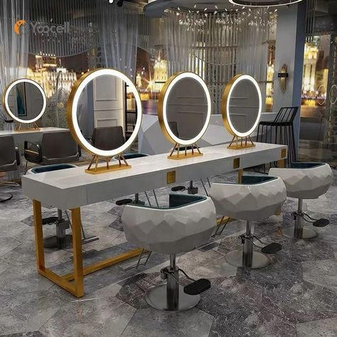 Hair Salon Mirror, Styling Mirror, Classic Interior Design Living Room, Hair Salon Stations, Salon Mirror, Salon Interior Design Ideas, Salon Styling Stations, Salon Mirrors, Spa Interior Design