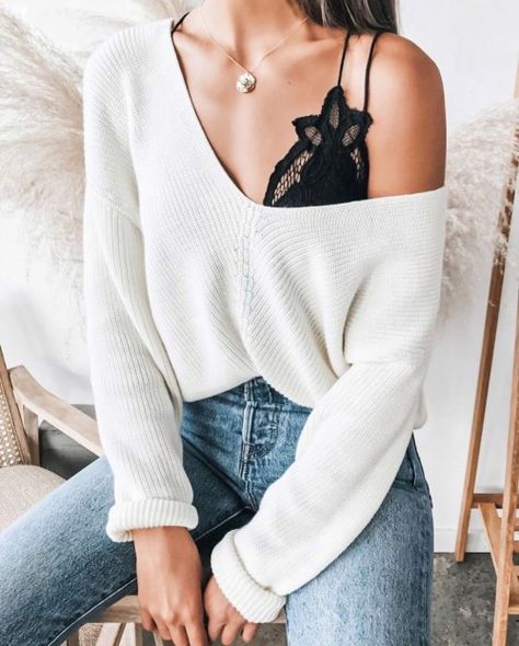 How To Style A Lace Bralette - DIY Darlin' Dressy Winter, Outfits Cold, Bralette Outfit, Outfits Dressy, Pullover Mode, Loose Fashion, Coffee Color, Style Winter, Cute Winter Outfits