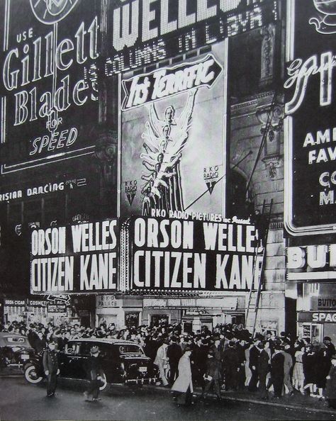 Orson Welles' 1941 "Citizen Kane" changed cinematography and story-telling forever! Vintage Movie Theater, People On The Street, Movie Marquee, Damien Chazelle, Citizen Kane, Vintage Theatre, Septième Art, Orson Welles, I Love Cinema