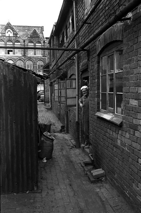 Rediscovered photos of Birmingham in the 70s & 80s by Brian Homer - Birmingham Live Birmingham Canal, Birmingham Airport, Snow Hill, Pedestrian Bridge, Hill Station, Marauders Era, The 70s, Back In Time, Bike Ride