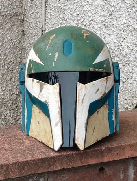 Custom Mandalorian Helmet, Mandalorian Helmet Designs, Mando Costume, Mandalorian Helmets, Star Wars Mask, Mando Cosplay, Mando Helmet, Mandalorian Armour, Star Wars Figurines