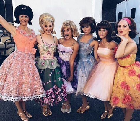 Hairspray Musical Costumes, Hairspray Fanart, Hairspray Musical Aesthetic, Hairspray Outfits, Hairspray Aesthetic, Hairspray Party, Hairspray Hairstyles, Hairspray Costume, Hairspray Movie