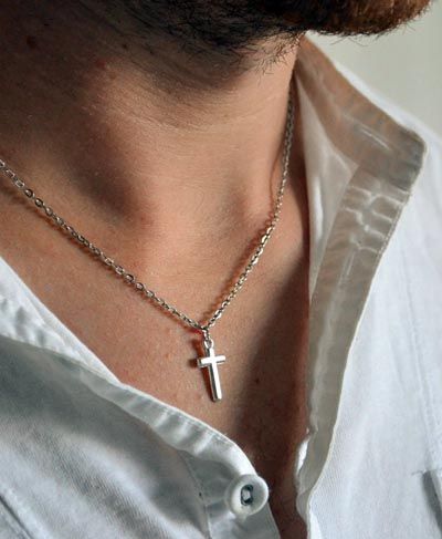 A Man’s Guide To Wearing Necklaces (via @Antonio Centeno) Necklace Guide, Cross Necklace For Men, Catholic Necklace, Gem Jewelry, Gold Chains For Men, Silver Cross Pendant, Wear Necklaces, Jewelry Metal, Groomsmen Gift