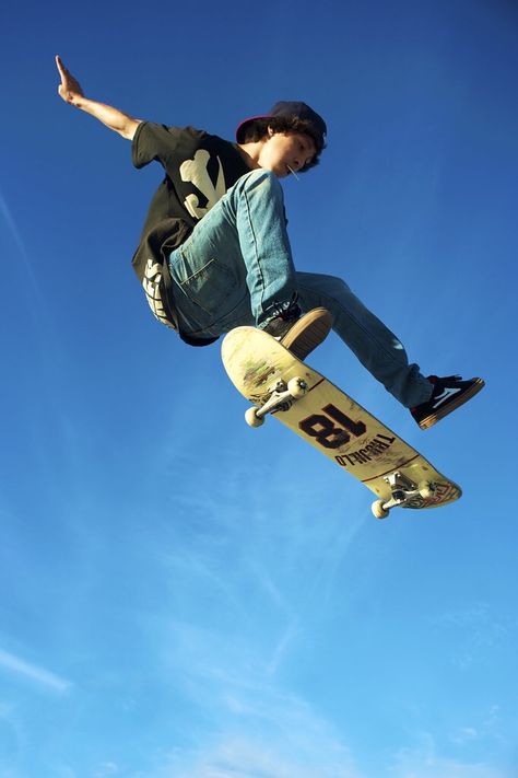 Skateboard Aesthetic, Skateboard Photography, Surfing Photos, Learn Photo Editing, Human Poses Reference, Photo Pose For Man, Skateboarder, Indie Pop, Rock Posters