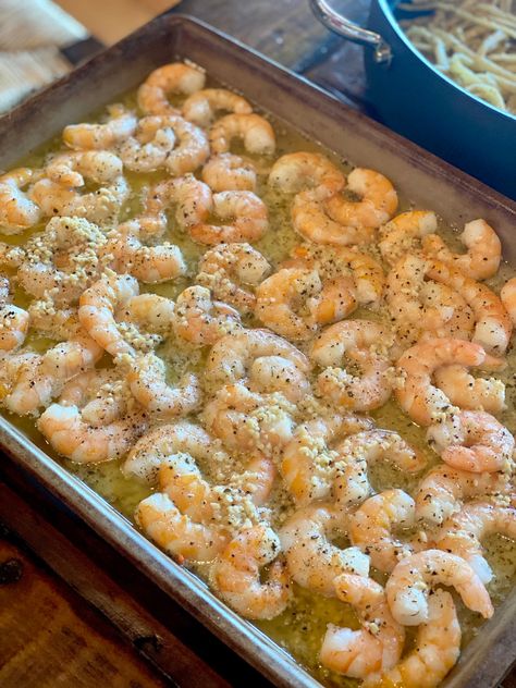 Sheet Pan Garlic Butter Shrimp Peeled Shrimp Recipes, Oven Garlic, Oven Shrimp Recipes, Small Shrimp Recipes, Oven Baked Shrimp, Frozen Shrimp Recipes, Small Shrimp, Cooked Shrimp Recipes, Buttered Shrimp Recipe