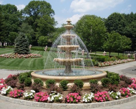 Yard Fountain, Landscaping With Fountains, Classic Fountain, Classic Landscape, Water Fountain Design, Modern Fountain, Air Mancur, Garden Water Fountains, Fountains Backyard