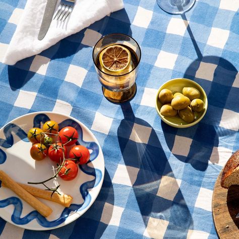 Table Cloth Round, Summer Table Settings, Summer Tables, Summer Entertaining, Handmade Table, Cheque Design, Italian Summer, Jolie Photo, Table Linen