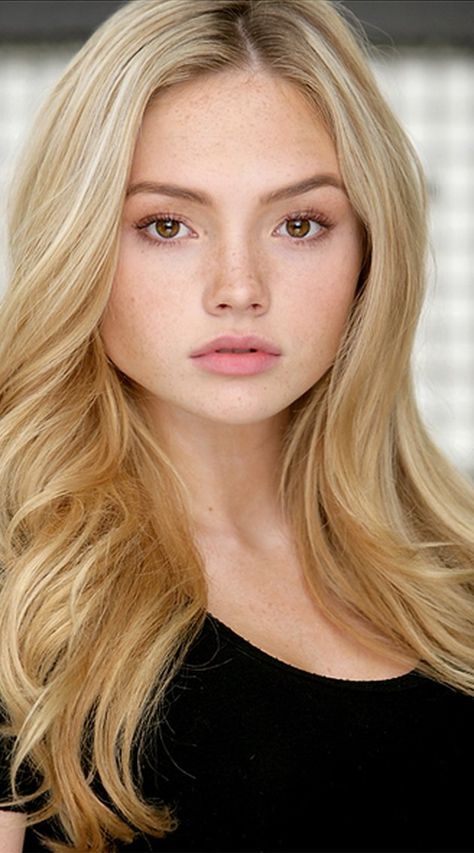 Natalie Alyn Lind Lauren Strucker, Natalie Lind, Natalie Alyn, Natalie Alyn Lind, Celebrity Beauty, Pretty Woman, Pretty People, Blonde Hair, The Internet