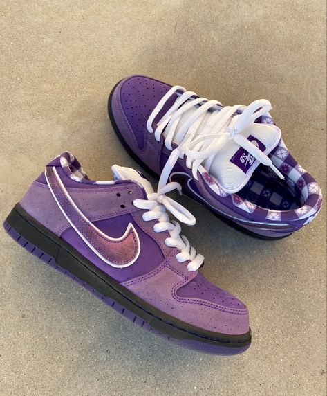 Purple Lobster Sb Outfit, Dunks Purple, Nike Dunk Shoes, Nba Sneakers, Purple Lobster, Dunk Shoes, Branded Shoes, Running Nike, Pretty Shoes Sneakers