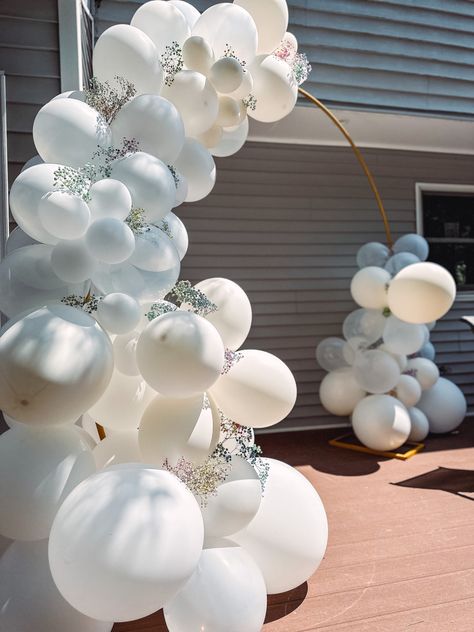 I got this diy balloon set from lushra. Stand from amazon. White Balloon Decor, Shower Vibes, Breath Flowers, Diy Balloon, Baby Breath, Baby S Breath, Balloon Decor, White Balloons, Balloon Diy