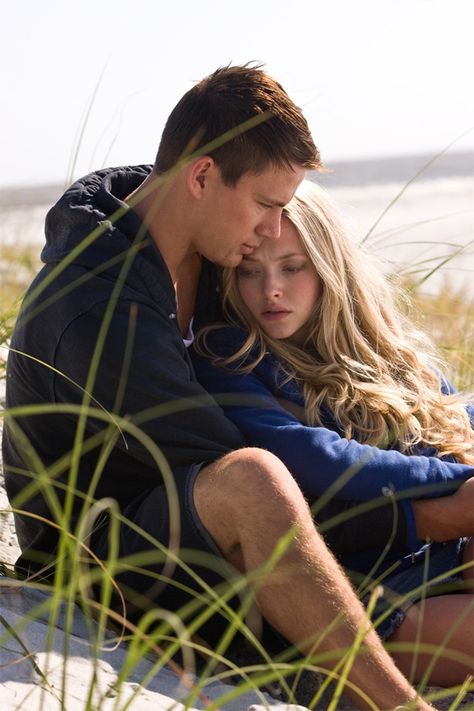 Channing Tatum and Amanda Seyfried from Dear John. I NEED to see this movie! The book was amazing!!!! Dear John Movie, Nicholas Sparks Movies, Chick Flicks, Nicholas Sparks, Dear John, Movie Couples, Channing Tatum, Amanda Seyfried, Romantic Movies