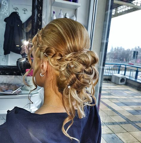 #weddingday #wedding #weddingbun #weddingbraid #braidideas #braid #svecanefrizure #pundje #bun #hairstyle #frizure #frizurezavencanje… Svecane Frizure, Wedding Bun, Wedding Braids, Bun Hairstyle, M Beauty, Hair Makeup, Dreadlocks, Braids, Wedding Day