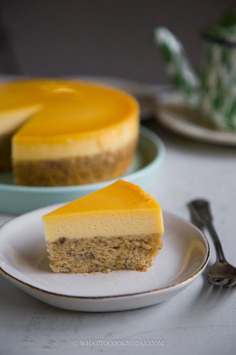 Filipino-style leche flan with addition of banana sponge cake layer and finished with a caramel sauce on top is simply out of this world. Banana Flan, Banana Sponge Cake, Flan Cake, Baking Journal, Flan Recipe, Smooth Cake, Popular Desserts, Sweet Sauce, Banana Cake