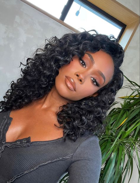 Shannon Thornton, Brown Skin Makeup, Natural Curls Hairstyles, Face Card, Hair Crush, Dark Skin Women, Ethereal Beauty, Love Hair, Afro Hairstyles