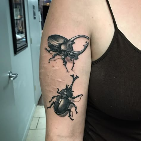 Rino Beetle Tattoo, Rhino Beetle Tattoo, Beetle Tattoos, Bugs Tattoo, Alien Painting, Tattoo Off, Beetle Tattoo, Tatoo Inspiration, Bug Tattoo