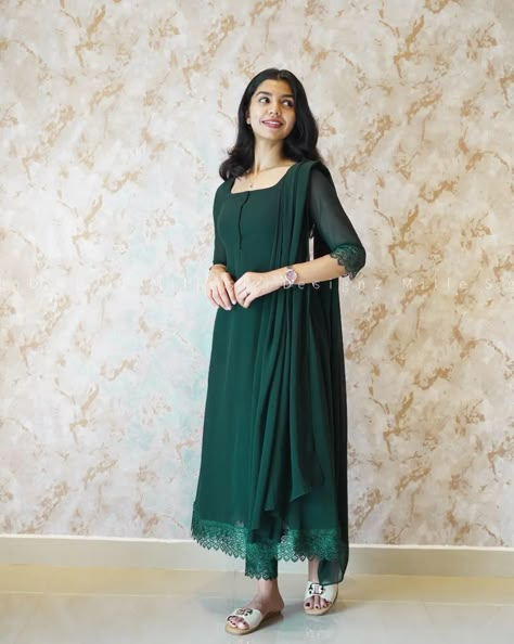 Soft Organza Frocks For Women, Kurti Sets For Women Cotton, Kerala Churidar Models, Organza Churidar Designs, Churidhar Models Latest, Green Kurti Design, Frocks Designs For Women, Green Churidar, Churidar Design