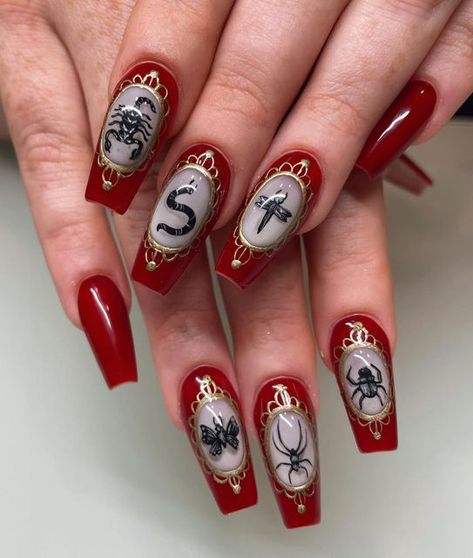 Framed Nails, Dark Nail Designs, Red And Gold Nails, Bookish Tattoos, Cartoon Nails, Holloween Nails, Dark Princess, Natural Nail Designs, Witchy Nails