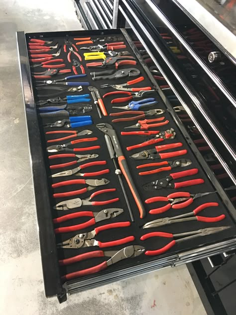 Mechanic Tool Organization Ideas, Mechanic Shop Ideas, Toolbox Organization, Tool Wall Storage, Tool Box Organizer, Steel Tool Box, Garage Workbench Plans, Garage Workshop Plans, Garage Storage Inspiration