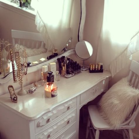 Bedroom On A Budget, Girl Room Decor, Girly Room, White Vanity, Room Goals, Pretty Room, Cute Room Ideas, Dreamy Room, Desk Ideas