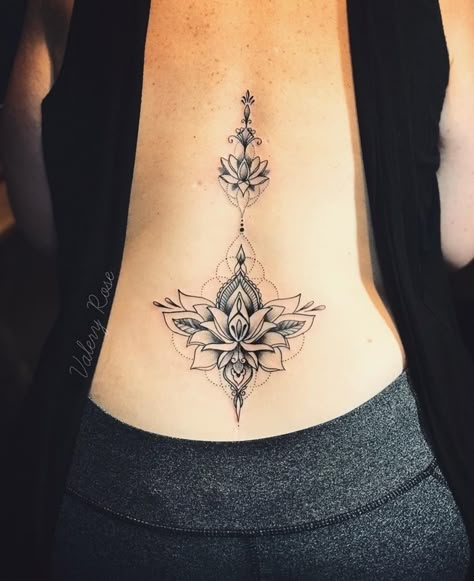 45 Adorable and Eye-Catching Belly Button Tattoo Ideas - Wild Tattoo Art Button Tattoo Ideas, Belly Tattoos For Women, Belly Button Tattoos, Lower Belly Tattoos, Belly Button Tattoo, Beautiful Back Tattoos, Small Belly, Lower Back Tattoo, Button Tattoo