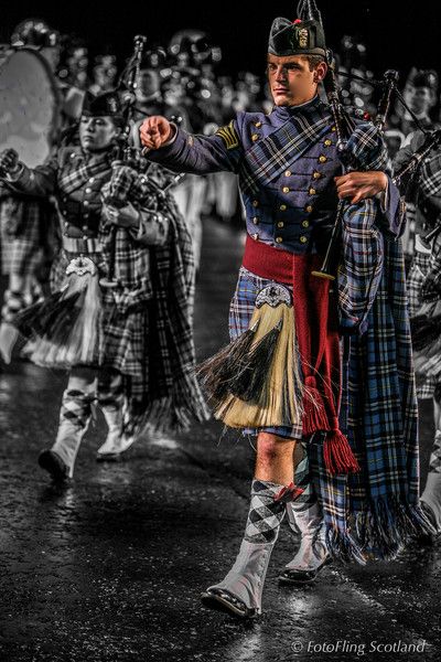 The 2010 Royal Edinburgh Military Tattoo Edinburgh Military Tattoo, Military Tattoo, Scottish Dress, Scottish Man, Great Scot, Scotland Forever, Edinburgh Festival, Military Tattoos, Highland Games