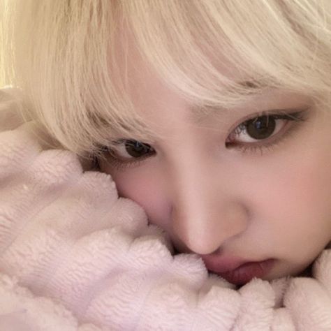 Liz Lee, Instagram Inspiration Posts, Kim Ji Won, Who Runs The World, Special Girl, Starship Entertainment, Instagram Inspiration, Kpop Girl Groups, Cute Pink