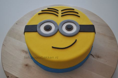 Minons Cake, Crunch Bars Recipe, Tattoos Outdoors, Minion Birthday Cake, Birthday Cake Writing, Fondant Cakes Birthday, 7 Cake, Chocolate Pictures, Quinceanera Cakes