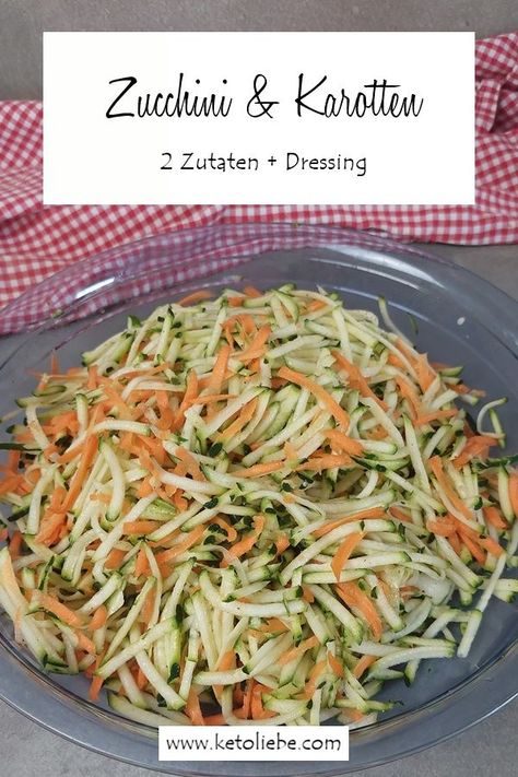 Zucchini Karotten Salat #ZucchiniSalat Salad Recipes Zucchini, Carrot And Zucchini Salad, Dintaifung Cucumber, Corn Zucchini Salad, Zucchini Salat, Zucchini Carrot, Zucchini Salad, Japchae, Green Beans